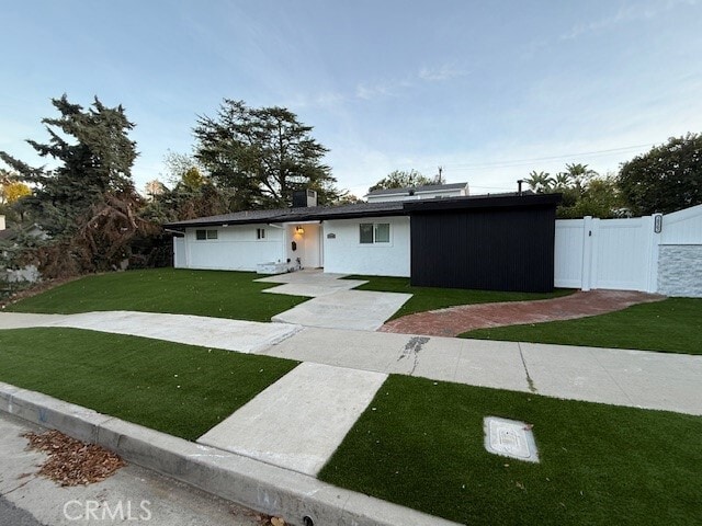 Photo - 20300 Oxnard St