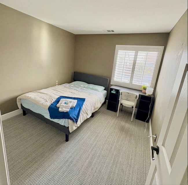 Building Photo - 1 I Ave