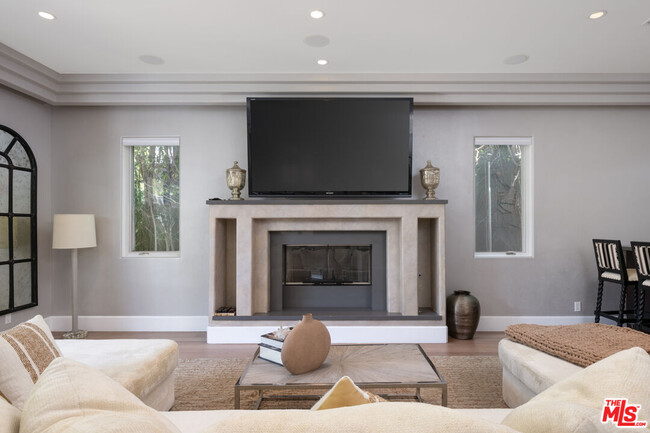 Photo - 841 N Crescent Heights Blvd House