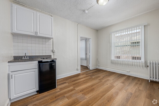 1BR, 1BA - 370SF - Kitchen - Great Studio and One Bedroom Apartment Home for Rent Near Downtown LA!