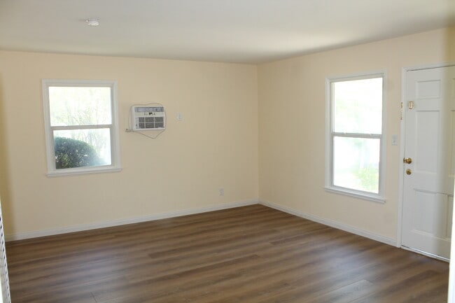 Photo - 1613 W Victory Blvd Unit 1613 W Victory