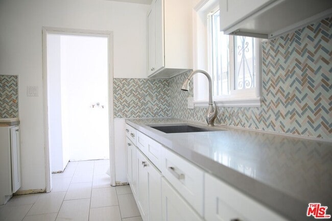Photo - 1154 N Virgil Ave Unit #2