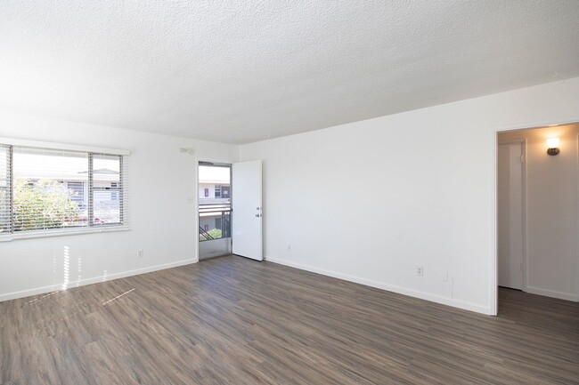 Photo - OPEN HOUSE: 1/31 10-11AM ~ 2b/1ba Conveniently Located in South Park! Unit 3058 1/2