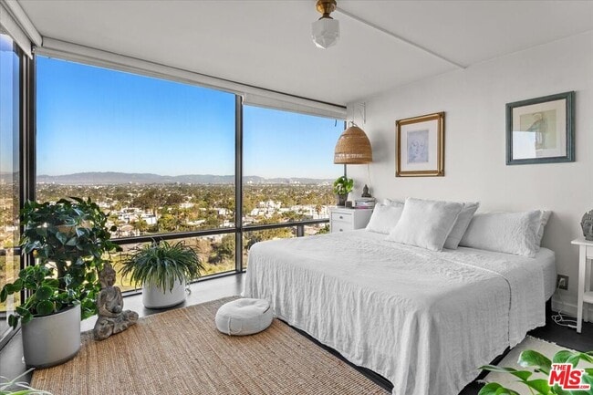 Building Photo - 4316 Marina City Dr Unit 725