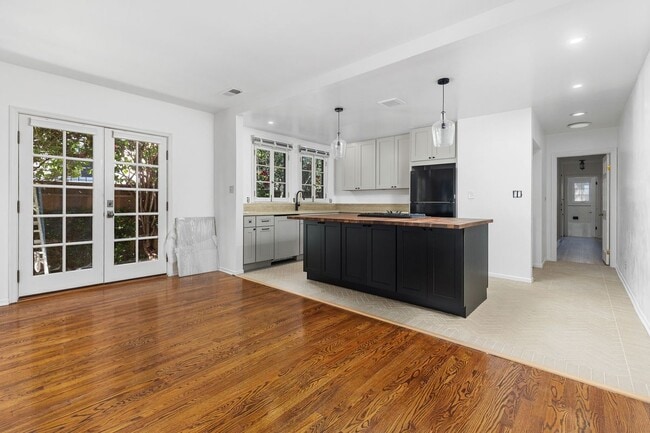 Photo - 720 N Harper Ave