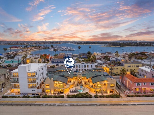 Building Photo - Fully Furnished Oceanfront Condo on Mission Beach Boardwalk