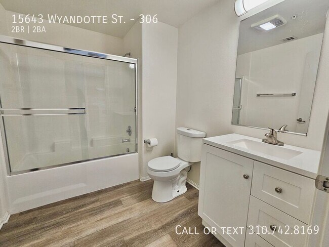 Photo - 15643 Wyandotte St Unit 306