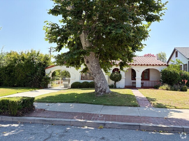 Building Photo - Charming Spanish Colonial house with huge ...