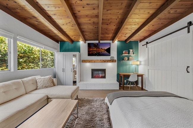 Photo - 4759 Baylor Dr Unit B