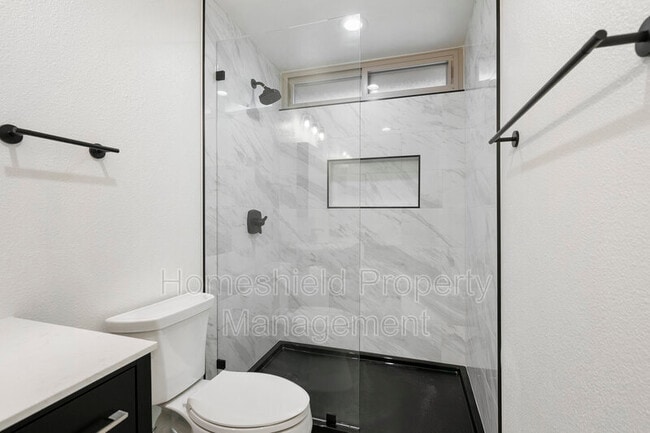 Building Photo - 4098 Valeta St