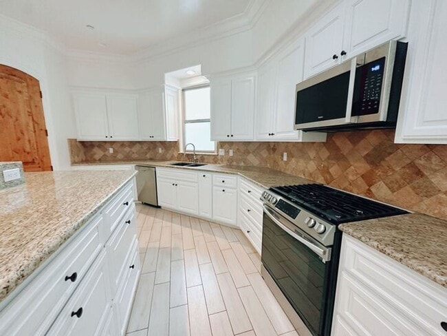 Building Photo - Palacial 6 Bed in Olde Carlsbad with Ocean...