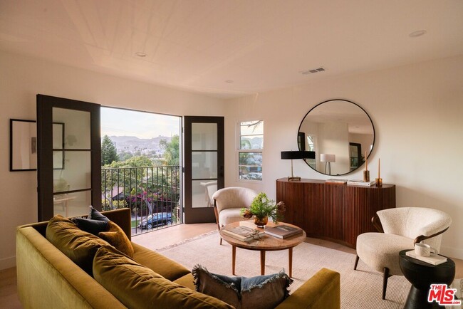 Building Photo - 1020 Manzanita St