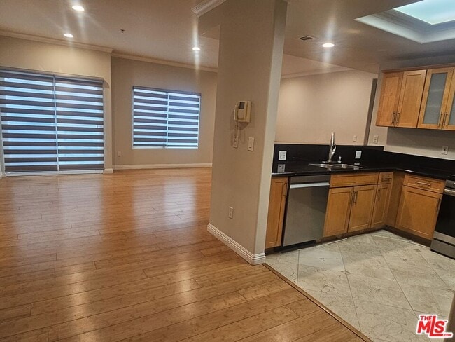 Photo - 1128 S Serrano Ave Unit 102