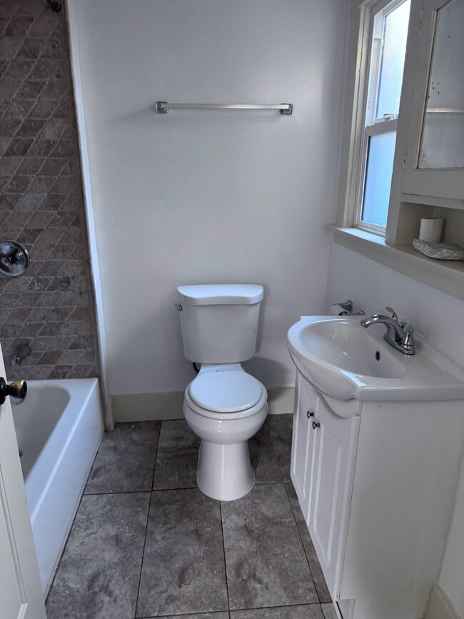 Photo - 174 W 43rd St Unit 174