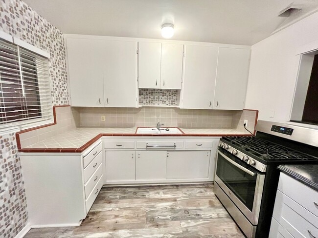 Building Photo - Charming Upstairs 1-Bedroom Apartment in South Park! Unit 2958