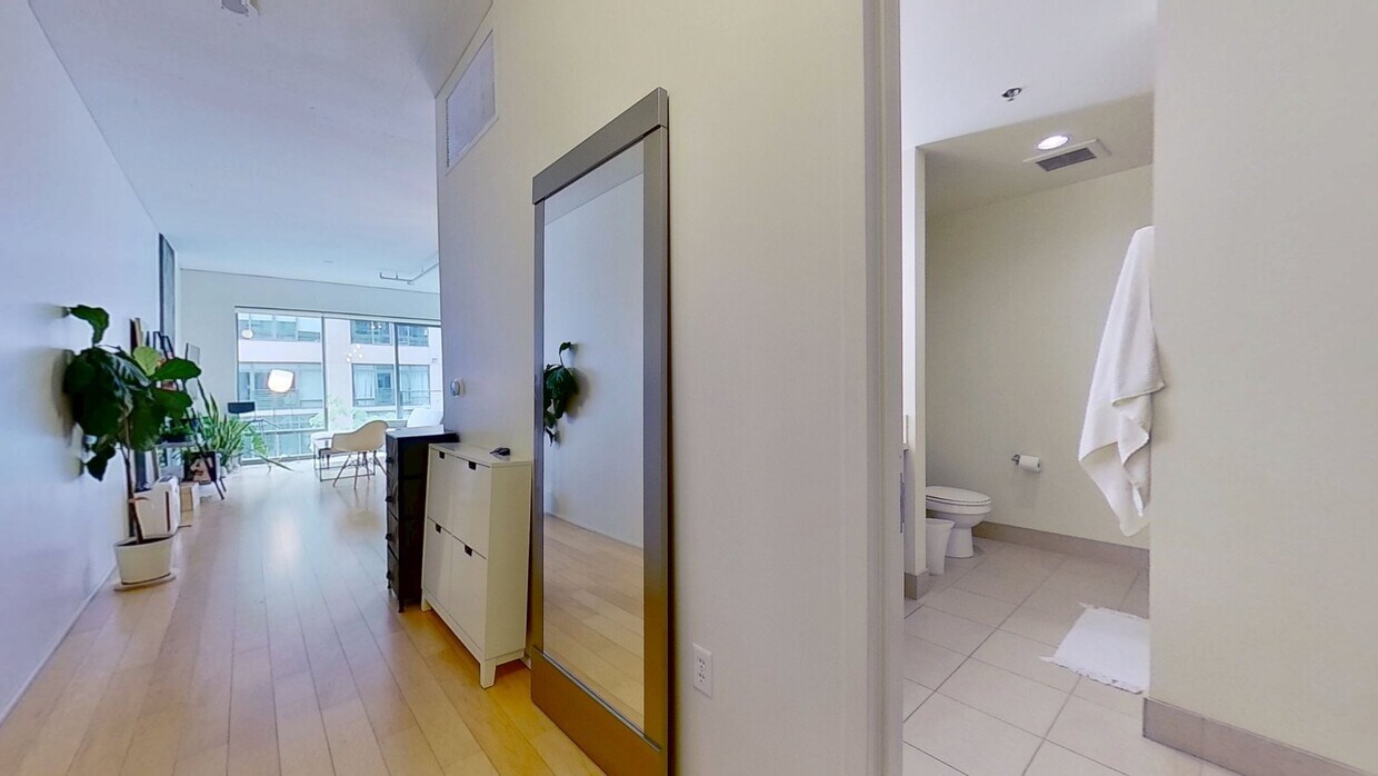 3D Tour - 1100 S Hope St Condo Unit 913