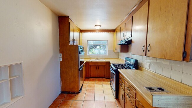 Photo - Large House!! Quick walk to campus!!