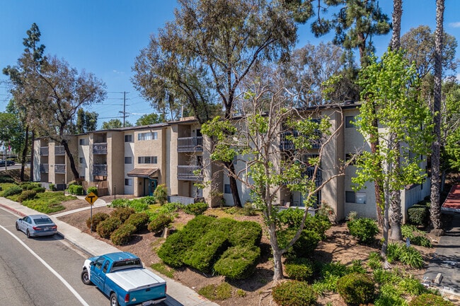 Building Photo - Hadley Apartments - A 55+ Lifestyle Community