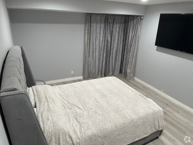 Building Photo - 4807 Woodley Ave Unit 106 Rental
