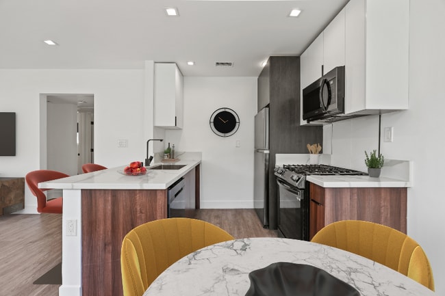 Photo - 701 N Hill Pl Unit 2