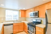 Photo - 2 Bed, 2 Bath Townhome with Garage & Bonus Room Unit 4815 Narragansett Ave