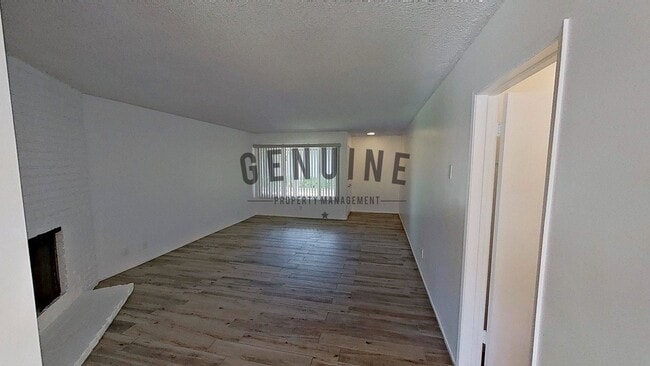 Photo - 1107 W Memory Ln