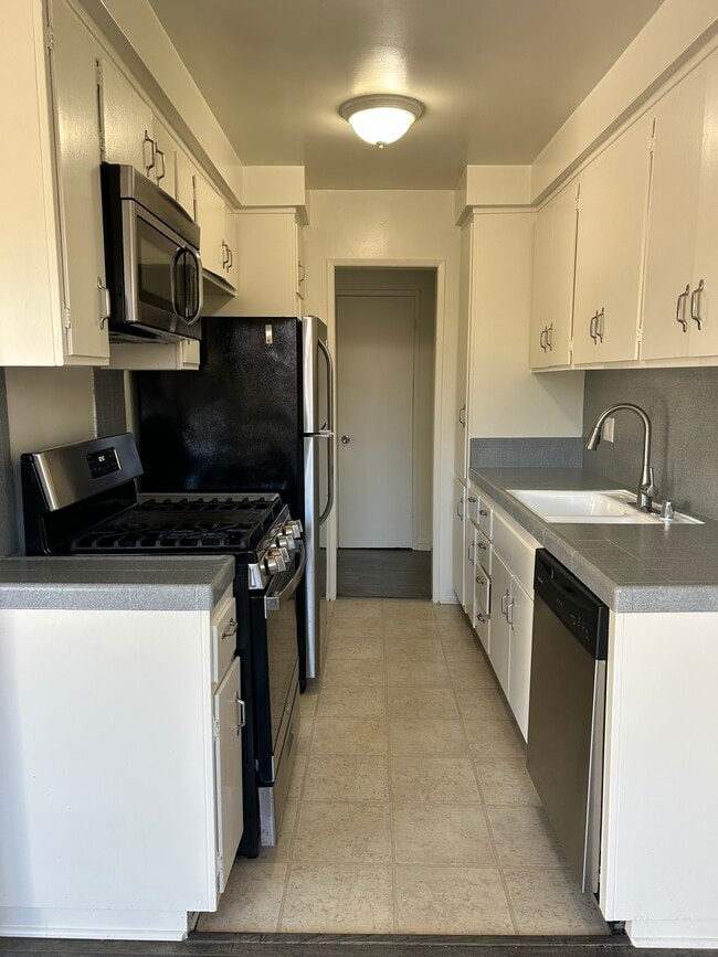 Photo - 1333 S Bundy Dr Unit 9