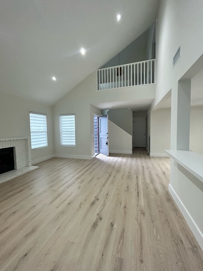 Living Room - 151 Albert Pl Unit A