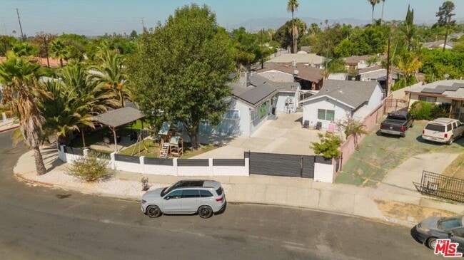 Photo - 9620 Woodale Ave
