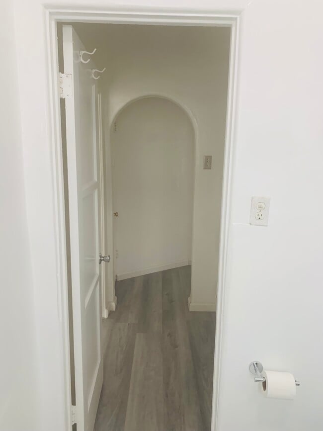 Photo - 132 S Canon Dr Unit 4