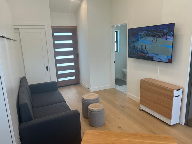 Photo - 3111 Oakhurst Ave