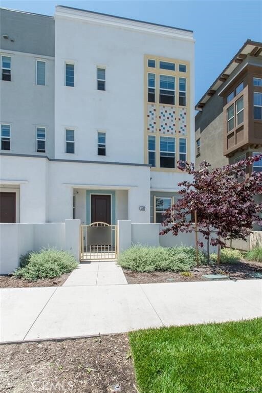 Photo - 140 Paramount