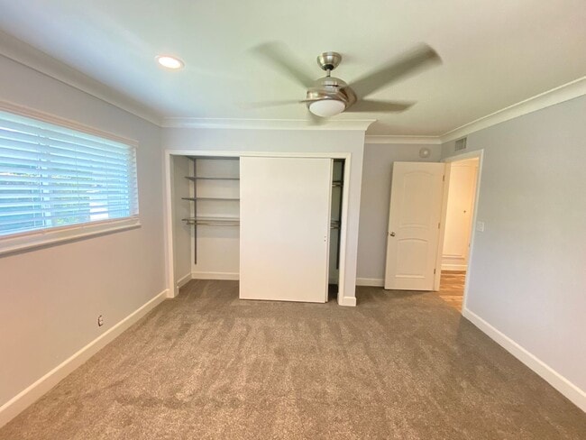Building Photo - Gorgeous 3 bedroom 2 bath single family ho... Rental