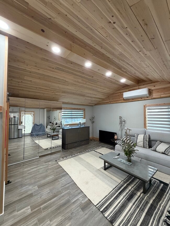 Building Photo - 7711 Owensmouth Ave Unit A