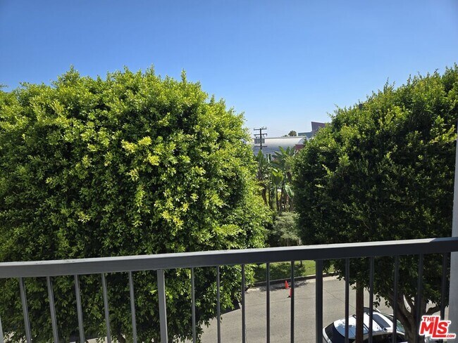 Photo - 8535 W Knoll Dr Unit 301