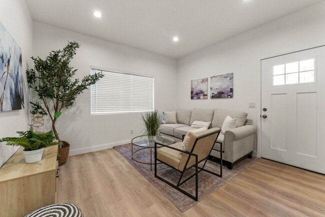 Photo - Showing Times: Showing Times: to schedule a viewing, please call & contact us