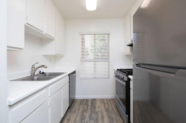 Photo - Trade Winds Apartments