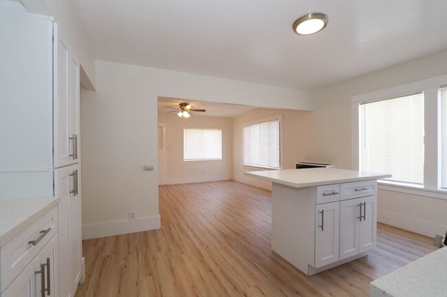 Building Photo - LB2384 - RUBS Unit 2386