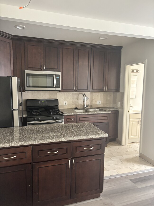 Building Photo - 151 S Crescent Dr Unit 1