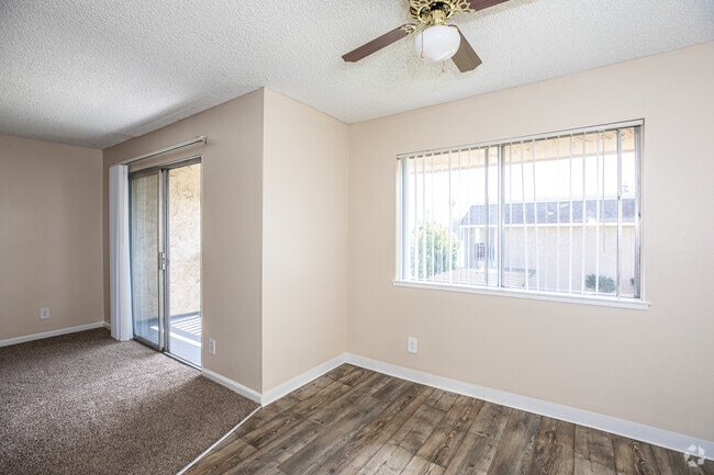 3BR, 2BA - 1,080SF - Glenbrook Terrace Apartments