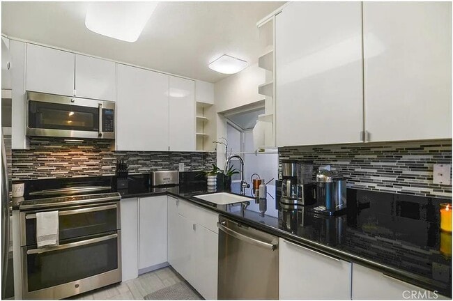 Photo - 74 Corniche Dr