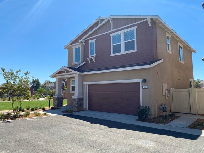 Building Photo - BRAND NEW HOME AVAILABLE FOR LEASE IN TEME...
