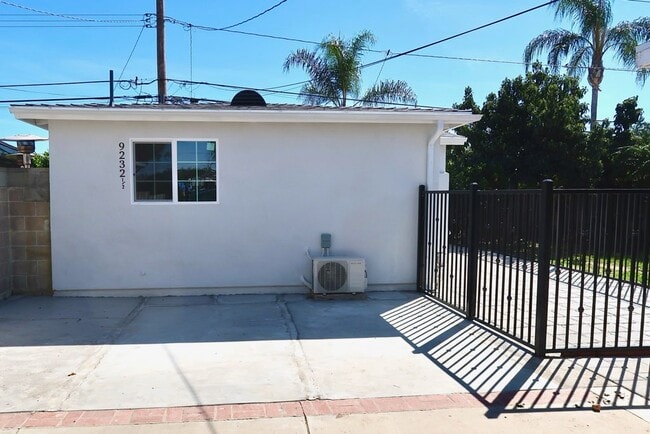 Photo - 9232 1/2 Coachman Ave Unit 9232 1/2