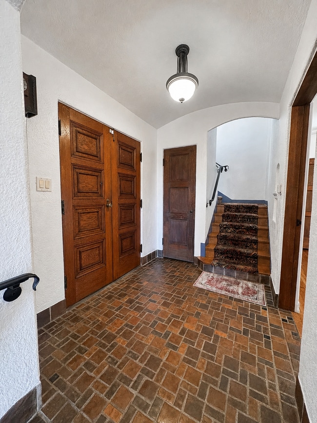 Photo - 352 Glen Ellen Dr