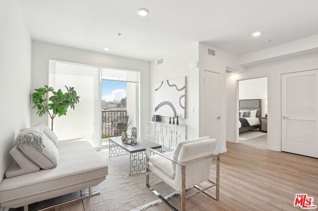 Building Photo - 222 N Alvarado St Unit 208 Rental