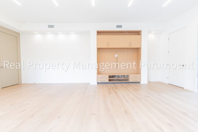 Photo - 1542 N Hoover St Unit 1542