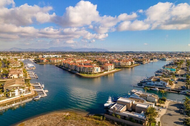 Photo - 4490 Eastbourne Bay