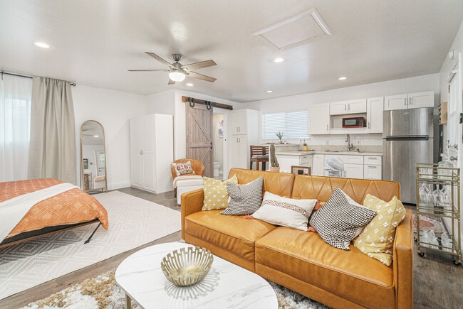 Photo - 9026 Avocado St