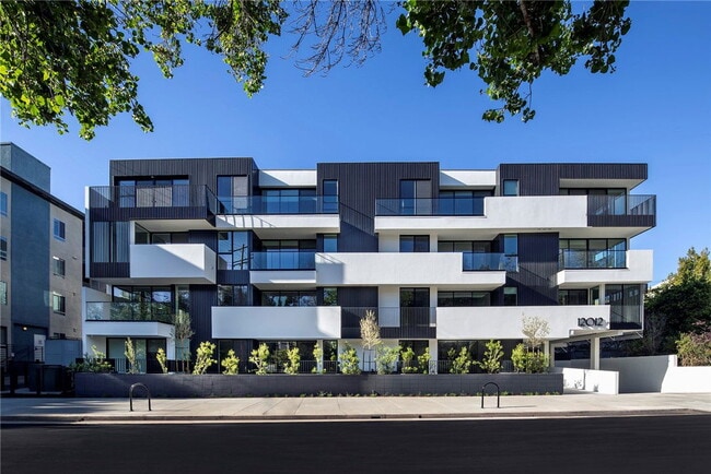 Building Photo - 12012 Valleyheart Dr