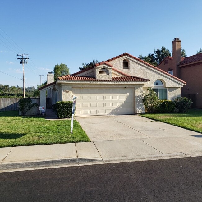 Building Photo - (((AVAILABLE))) REDLANDS 3bed 2 bath Must See!